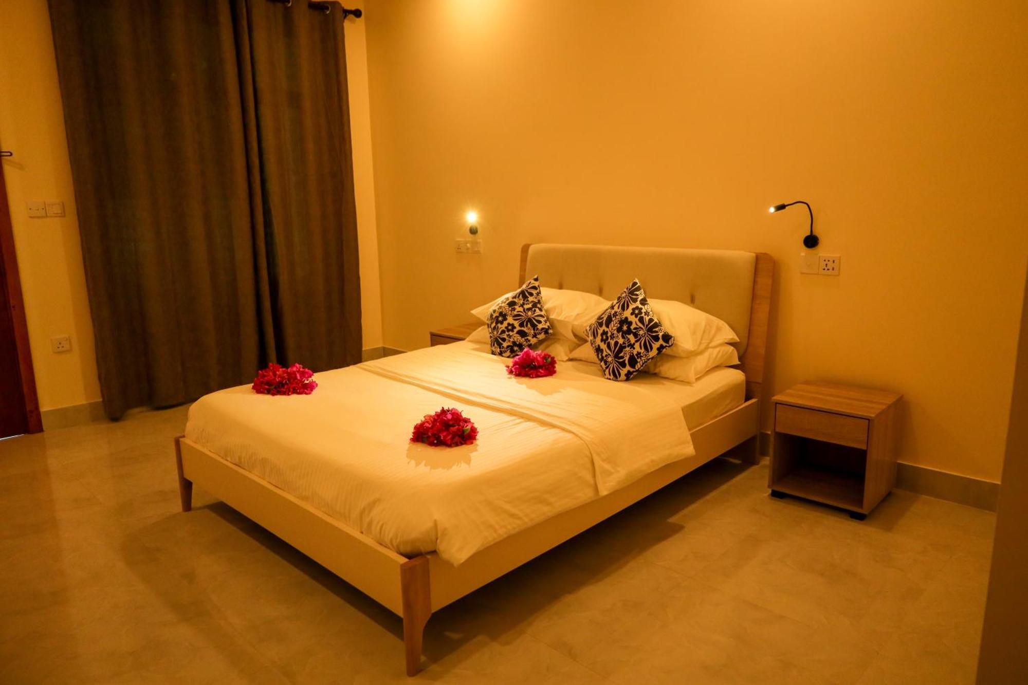 Charming Holiday Lodge- Addu Atoll Meedhoo, Maldives Exteriör bild