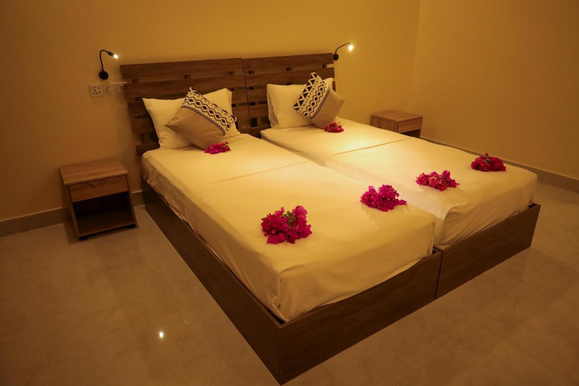 Charming Holiday Lodge- Addu Atoll Meedhoo, Maldives Exteriör bild