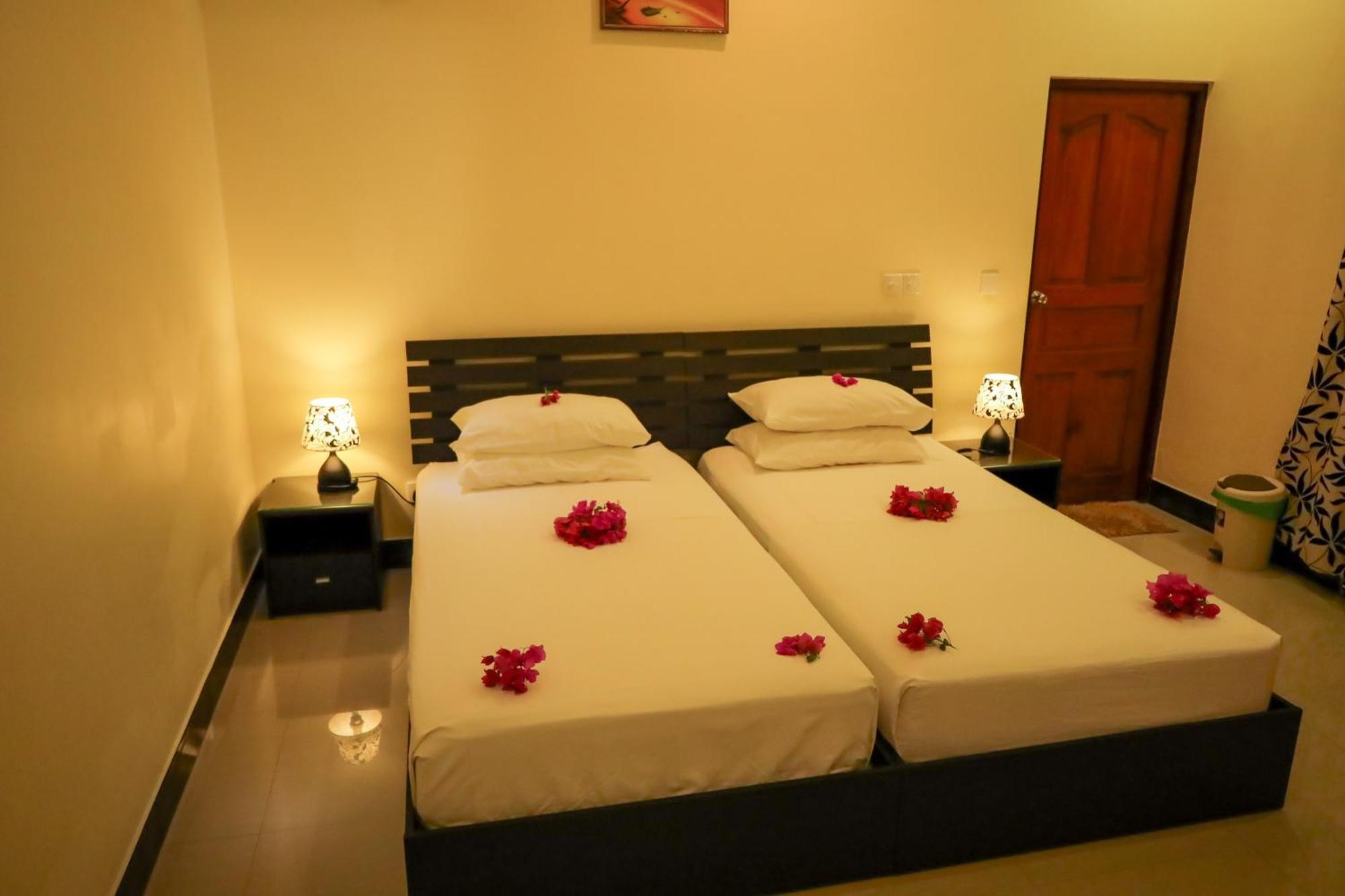 Charming Holiday Lodge- Addu Atoll Meedhoo, Maldives Exteriör bild